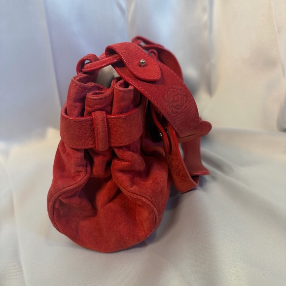 Vintage Loewe Red Suede Bag with Striped Interior - Picture 4 of 11